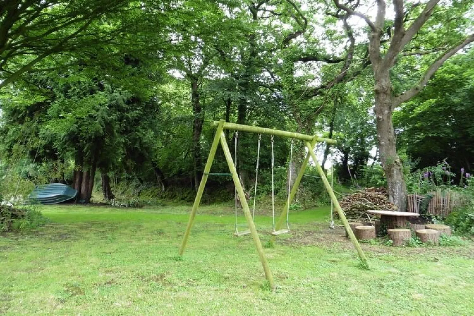 Semi-detached house St Sauveur-le-Vicomte-Gardens in summer