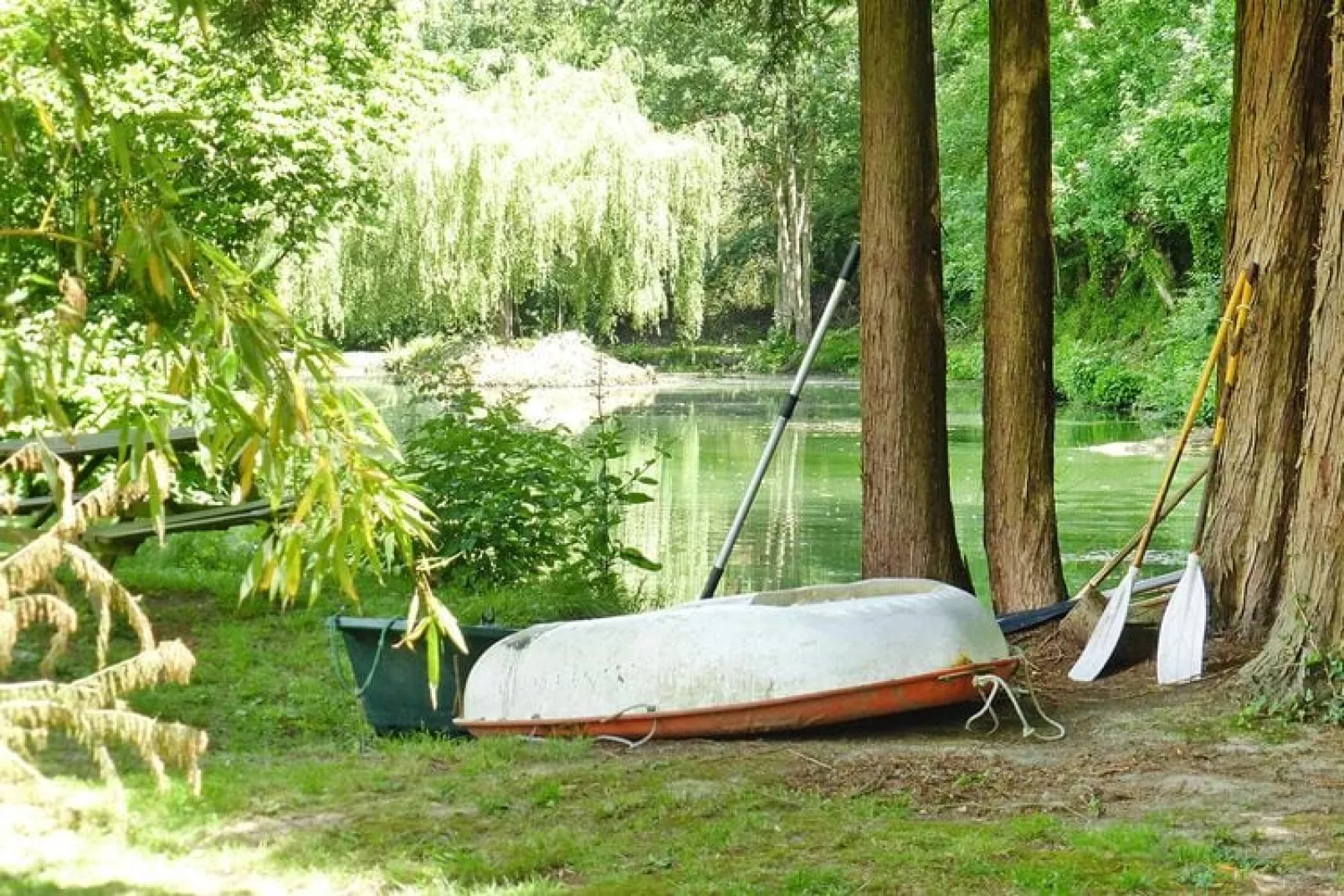 Semi-detached house St Sauveur-le-Vicomte-Gardens in summer