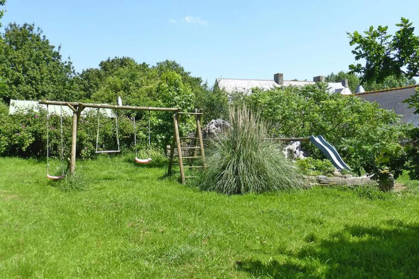 Semi-detached house, Saint-Lô-d'Ourville-Manoir-Gardens summer