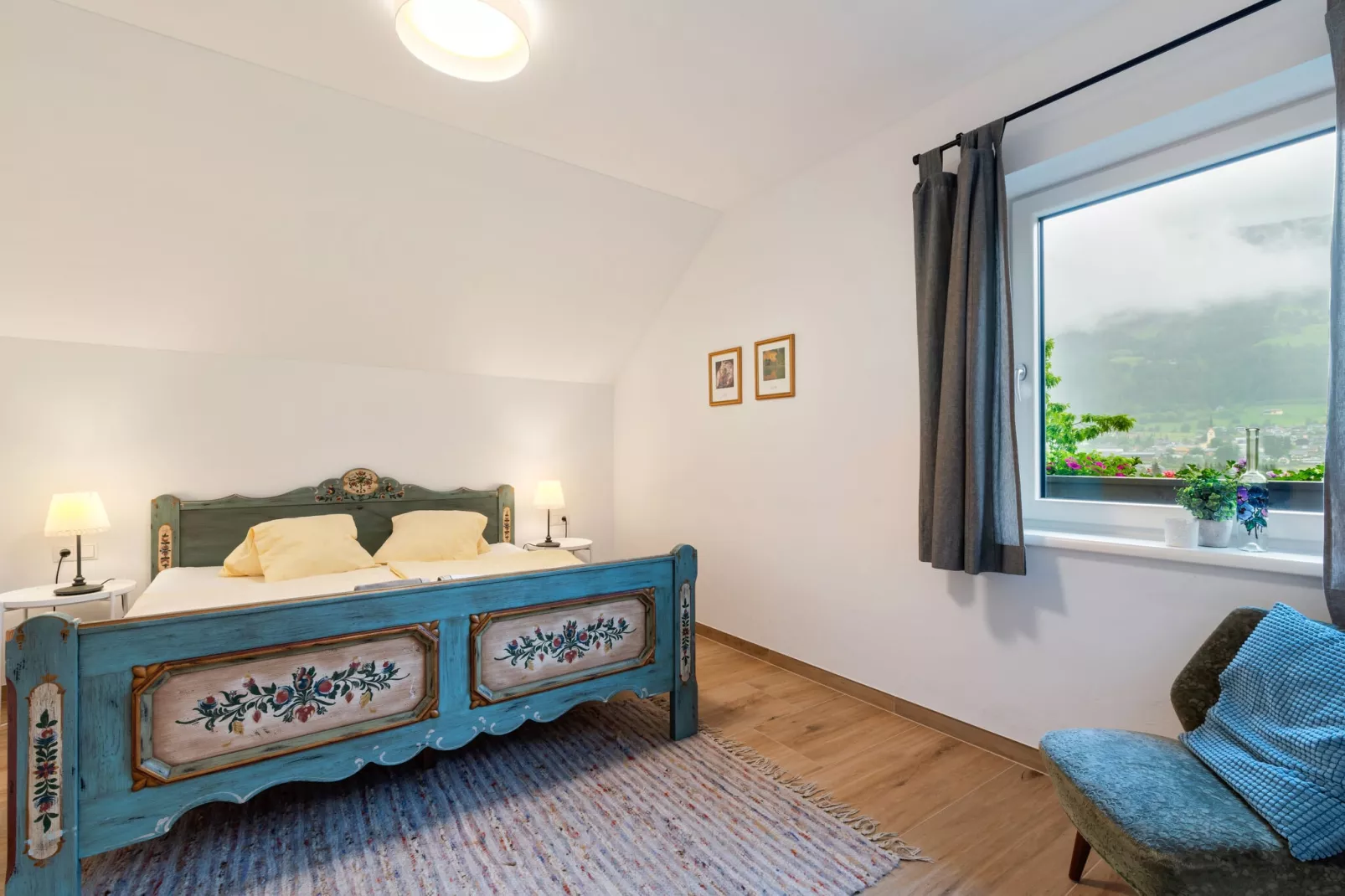 Corinna-Bedroom
