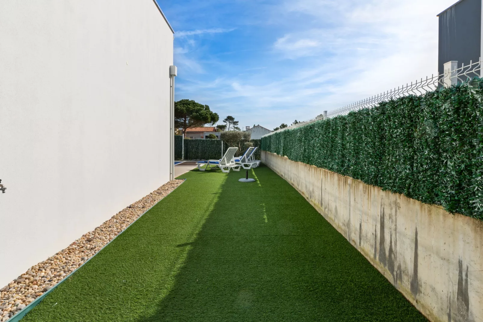 Villa Mar e Lagoa-Gardens summer