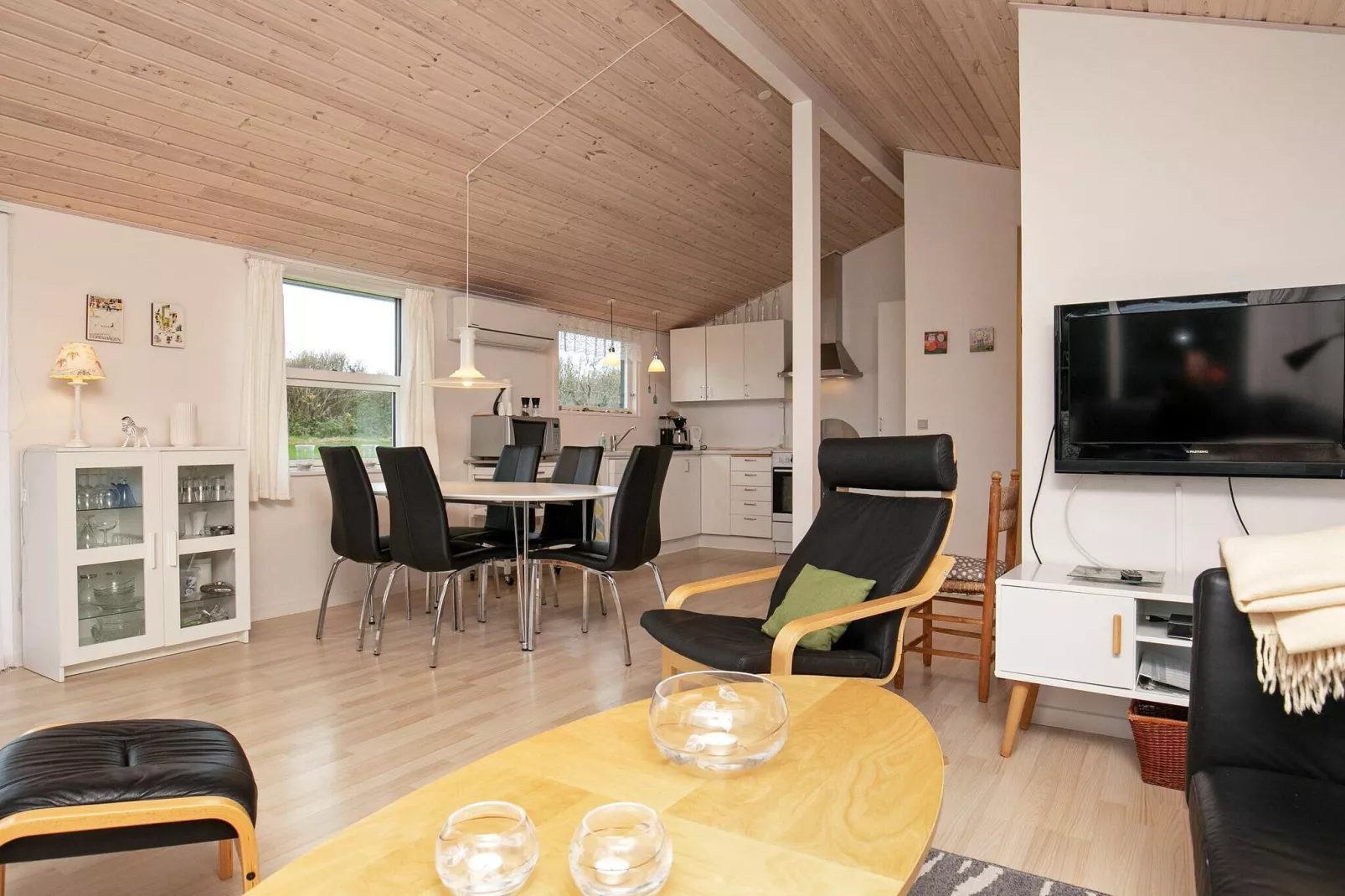 Modernized Seaside Retreat-By Traum-Indoor