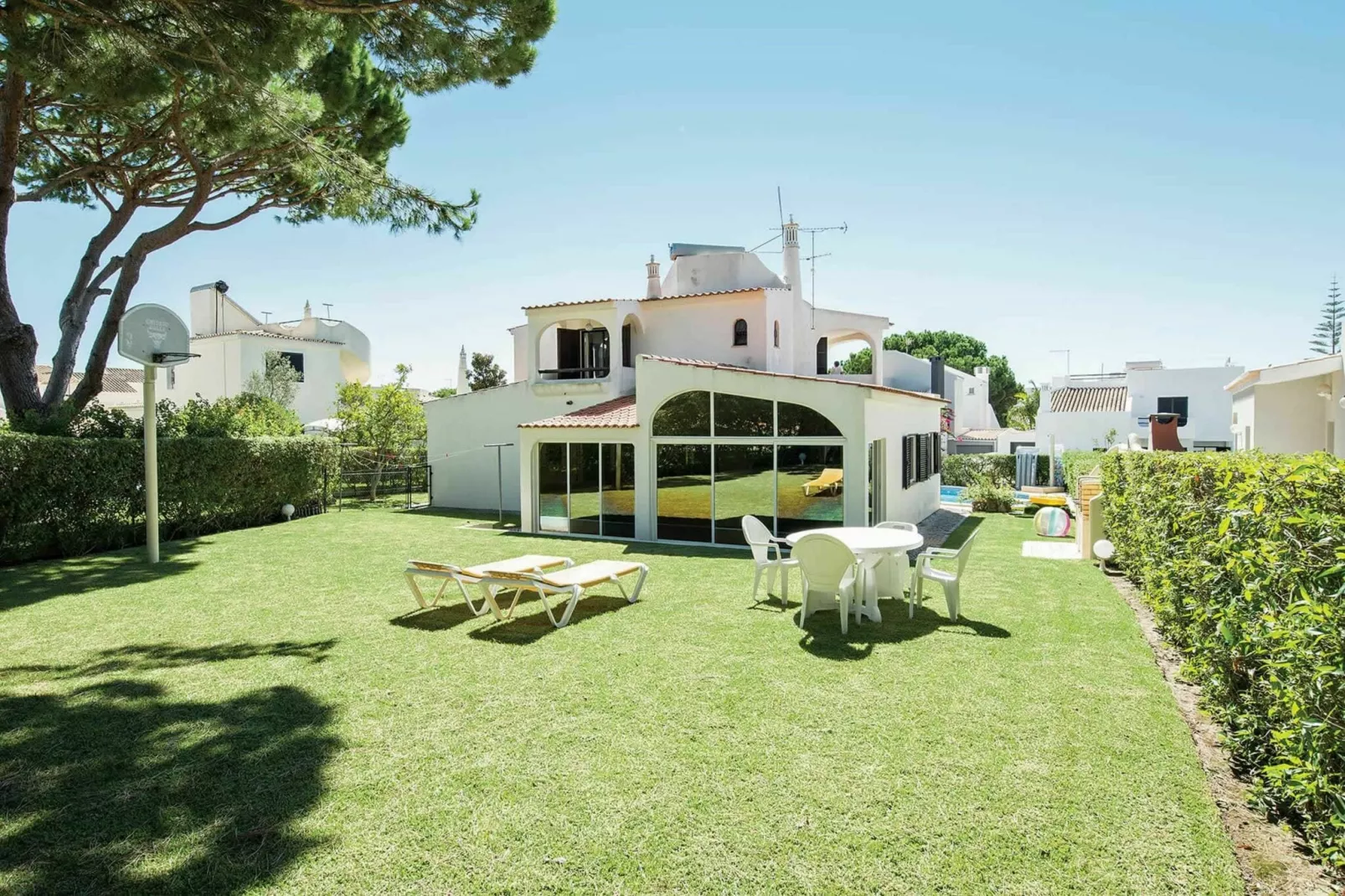 Villa Luisa-Gärten Sommer
