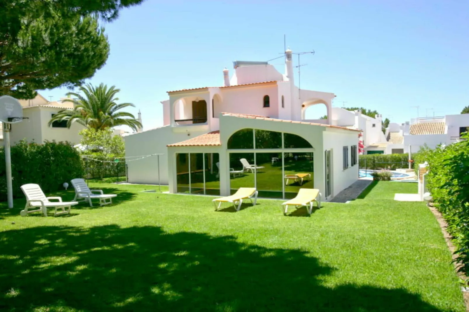 Villa Luisa-Gärten Sommer