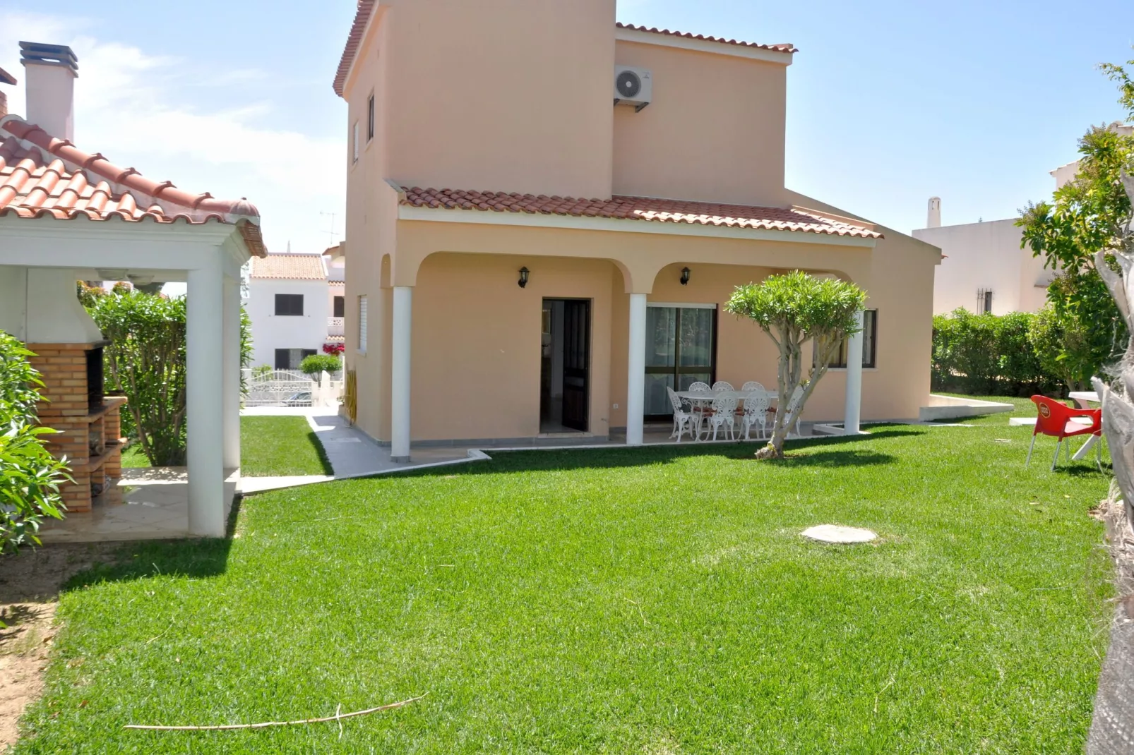 Paloma-Exterior summer