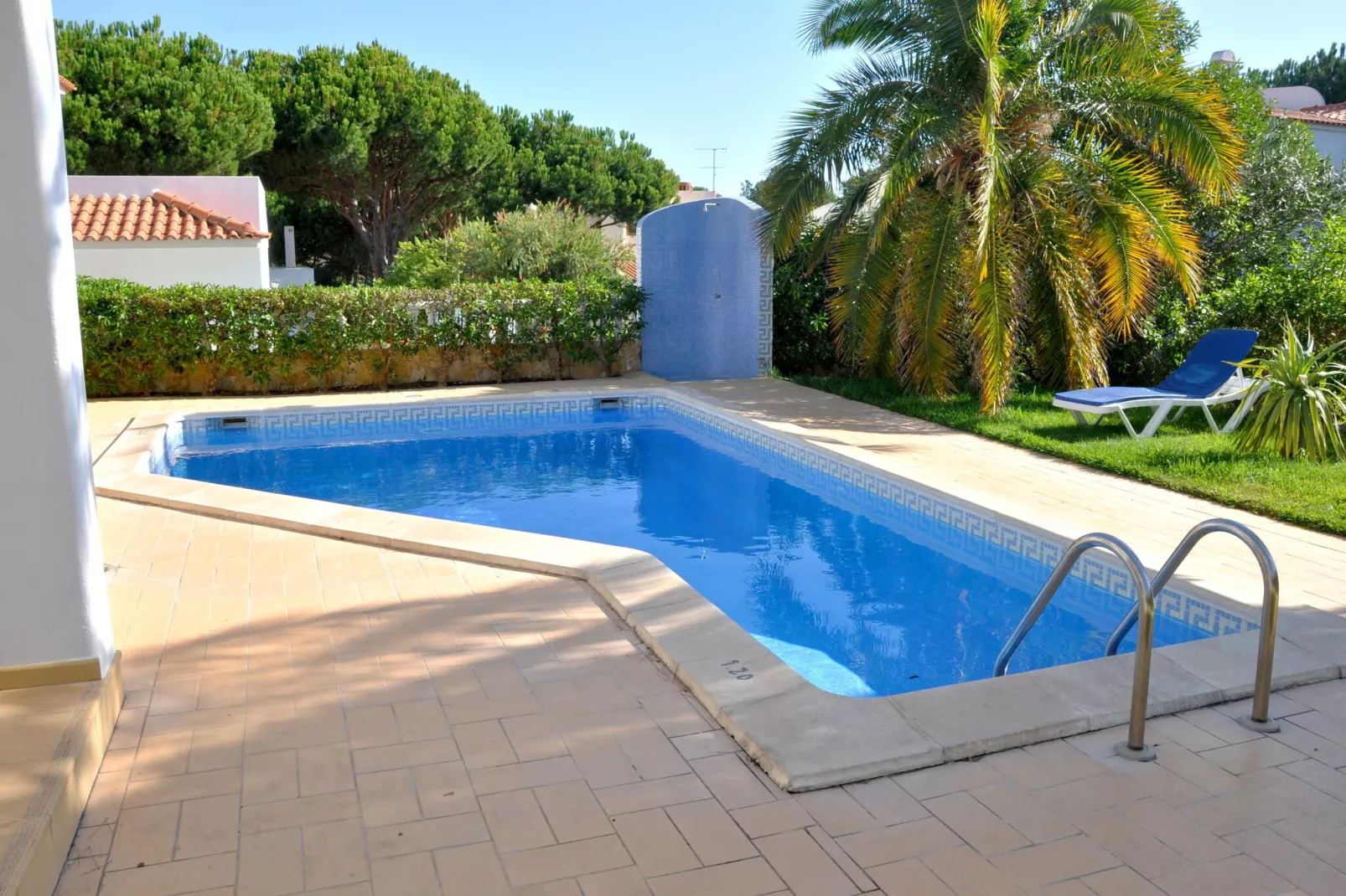 Martini Bianco-Pool