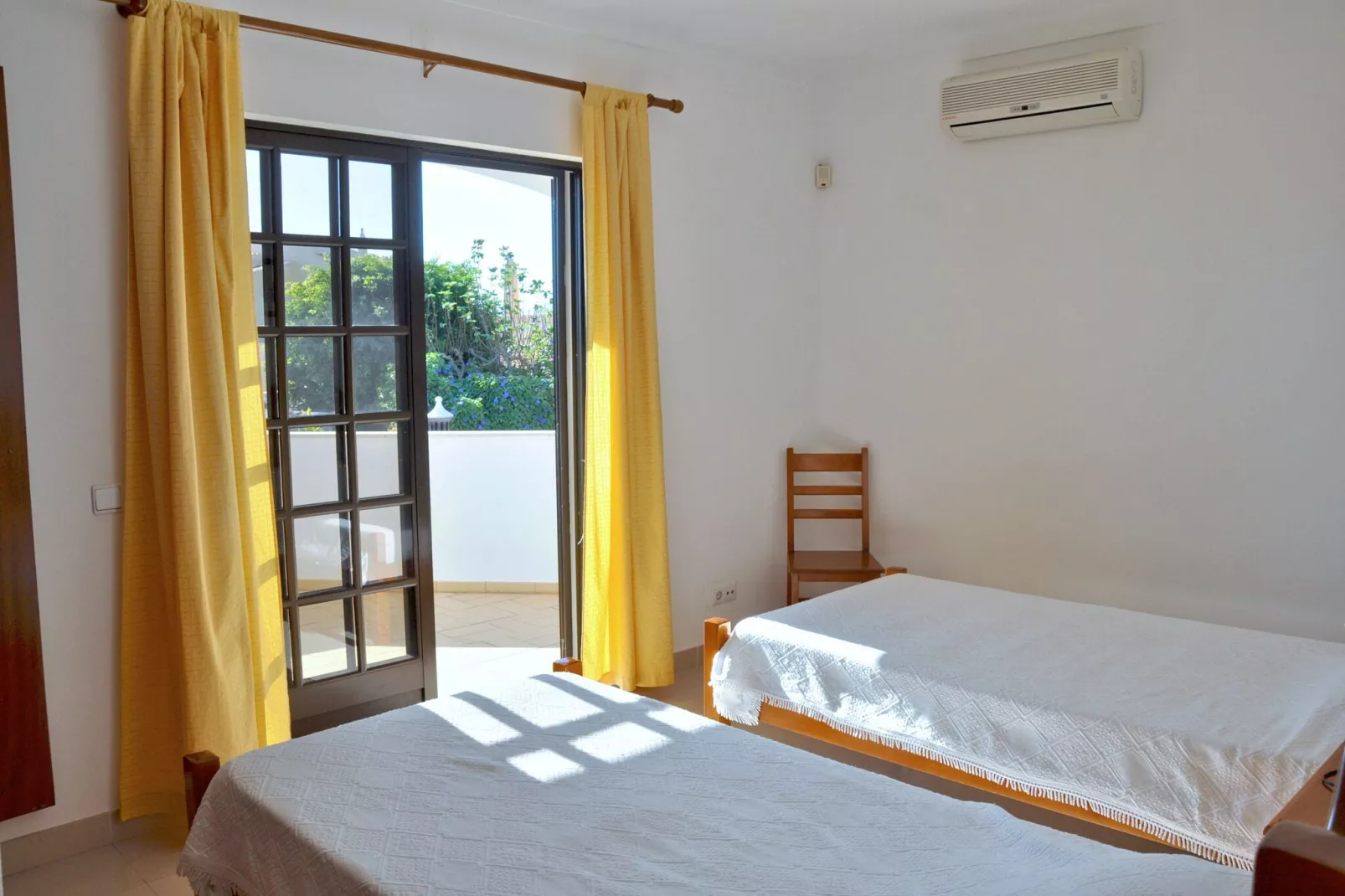 Martini Bianco-Bedroom