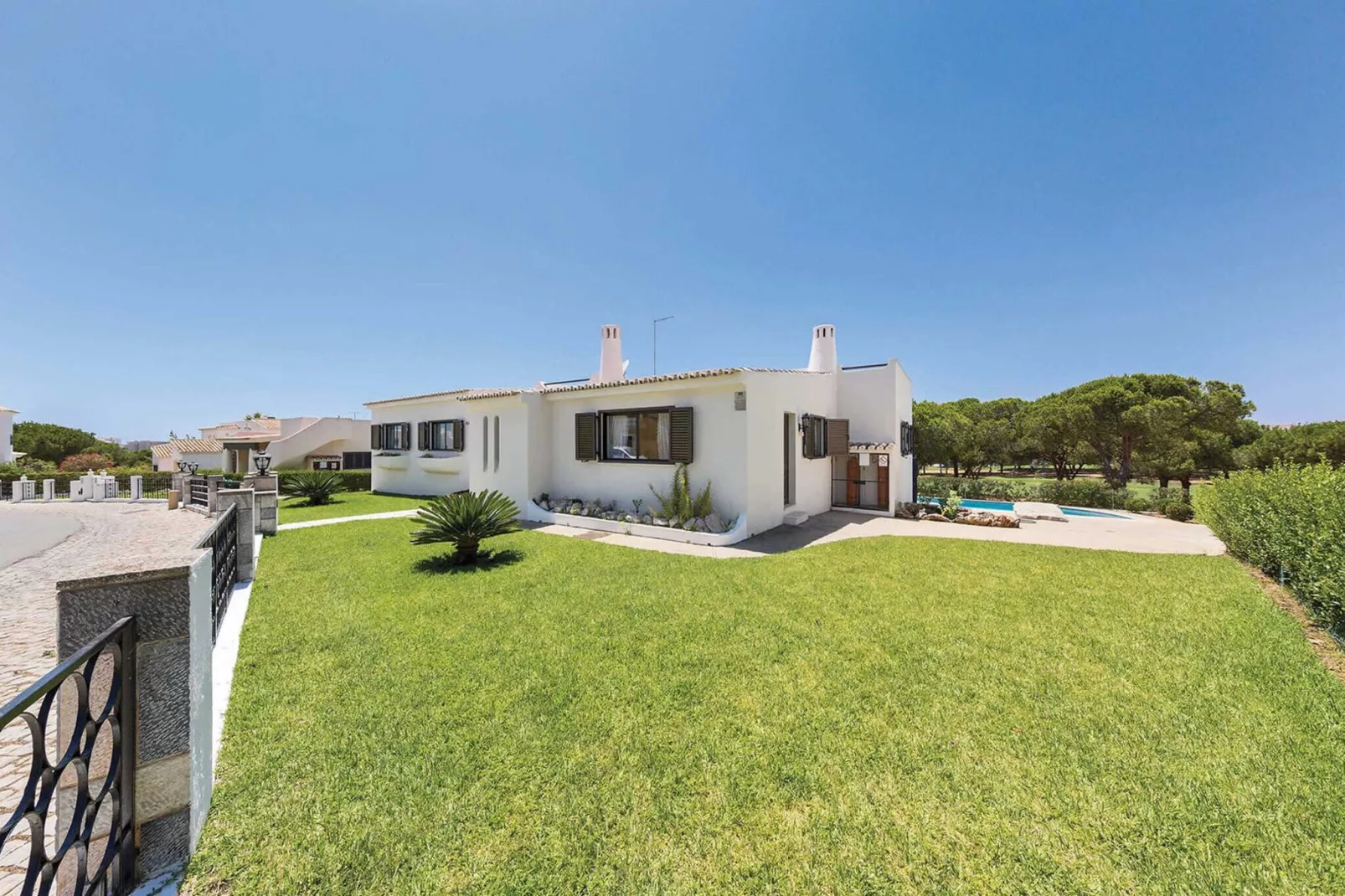 Villa Manoel-Außenbereich Sommer