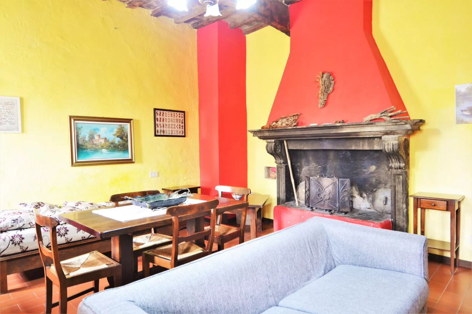 Priore-Living room