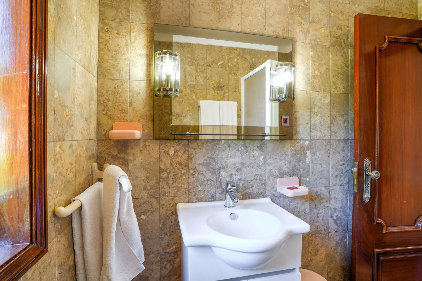 Vivenda Maximino-Bathroom