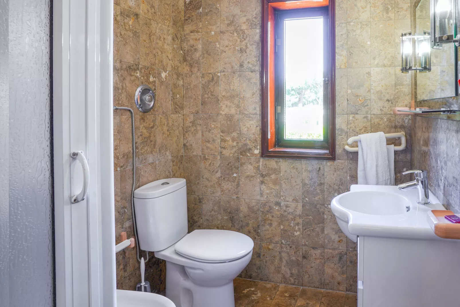 Vivenda Maximino-Bathroom