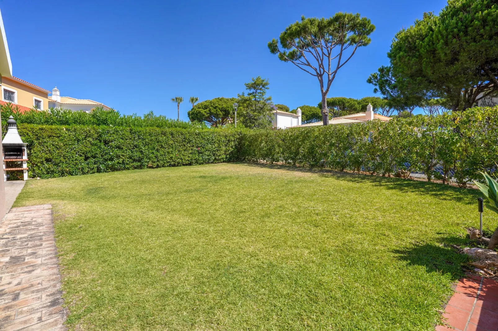 Villa Flores do Golfe 1-Gardens summer