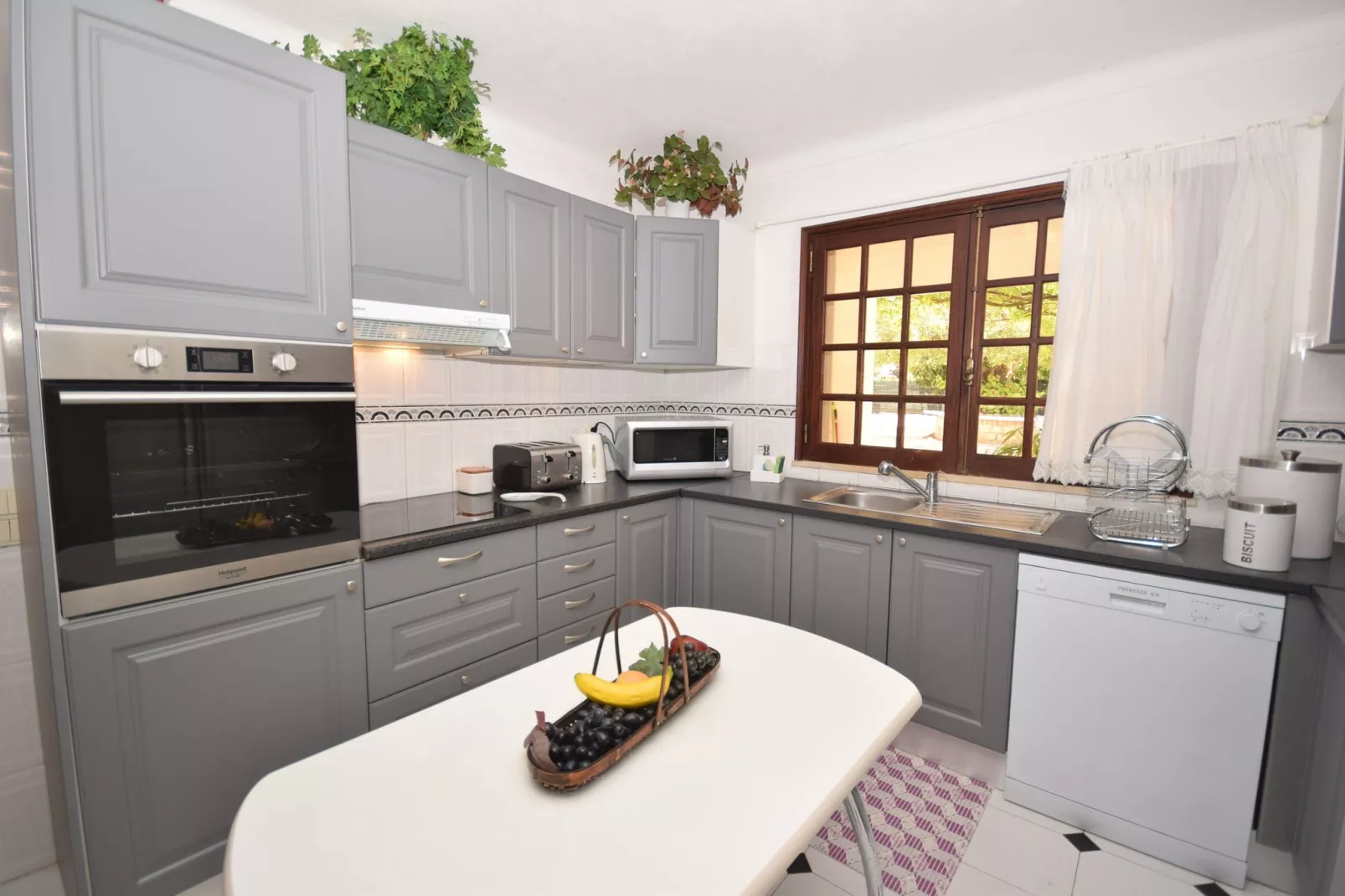 Vivenda Ferreiras-Kitchen