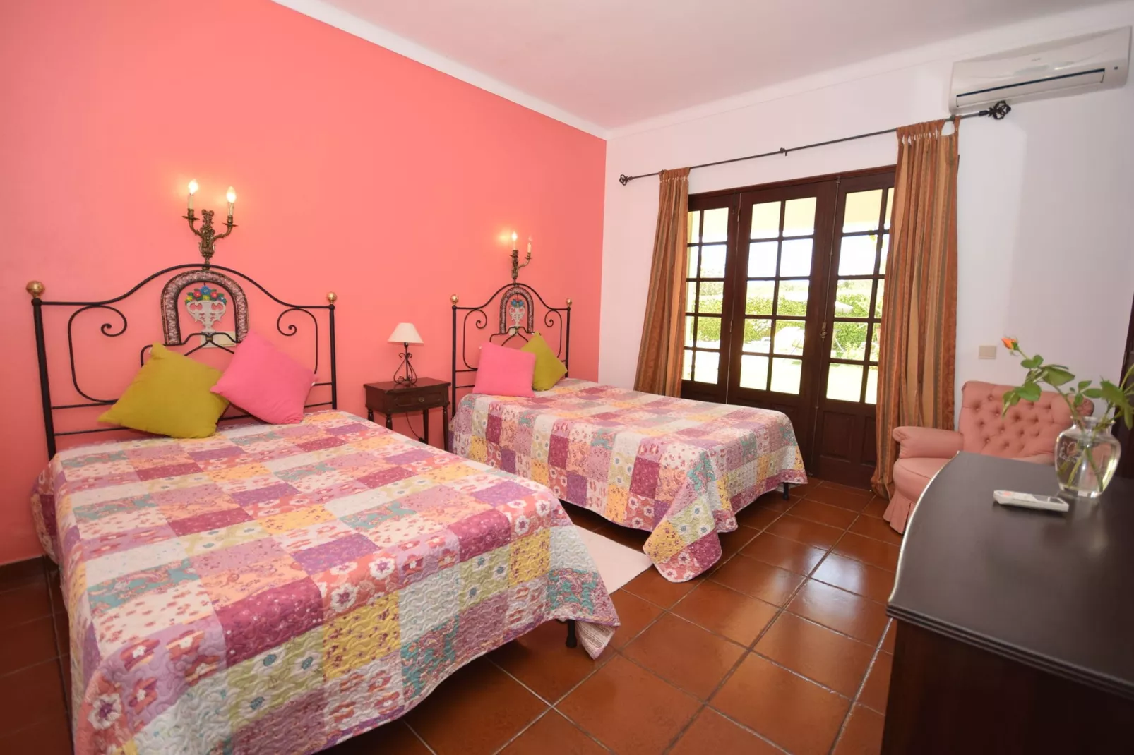 Vivenda Ferreiras-Bedroom