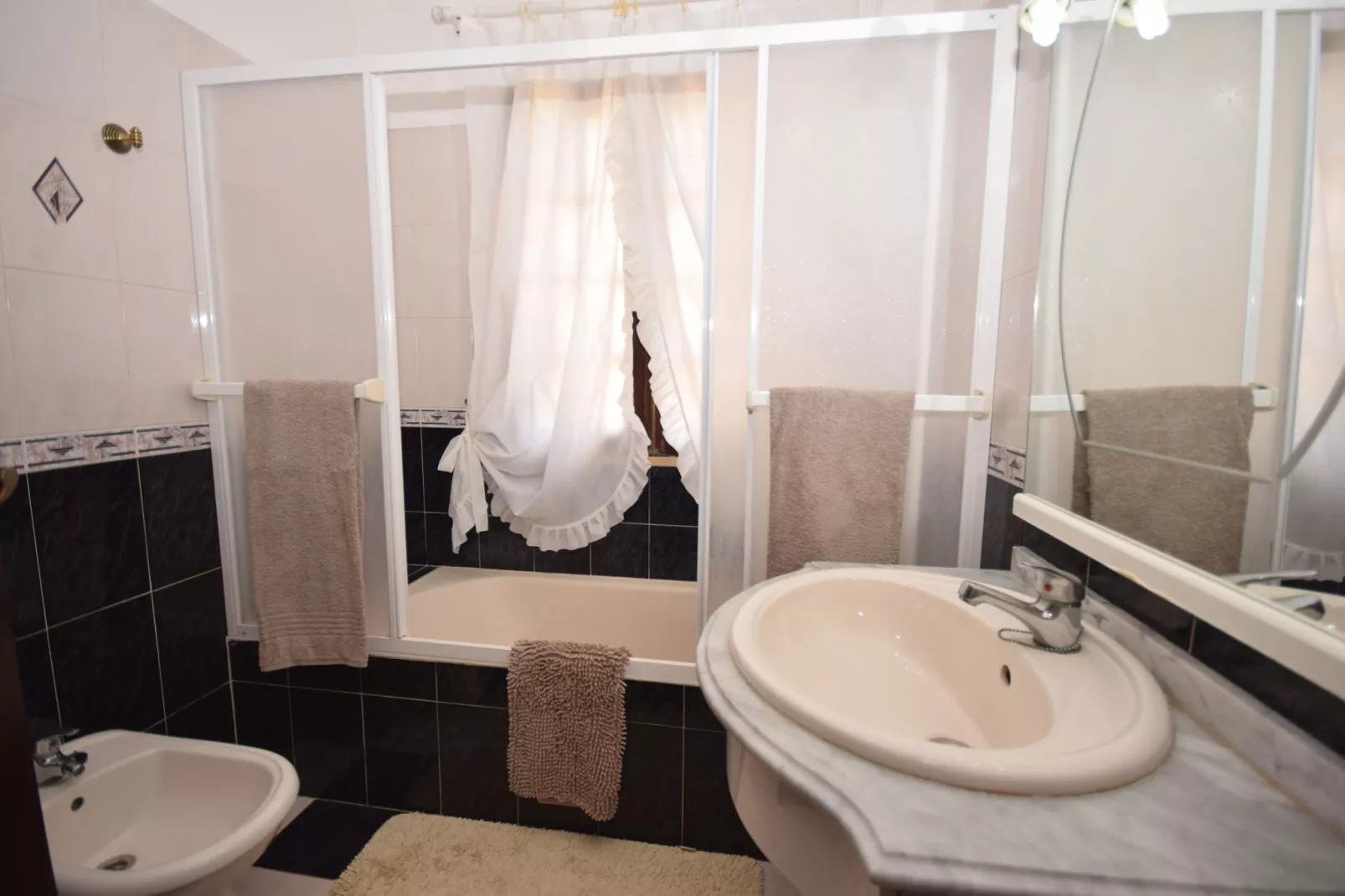 Vivenda Ferreiras-Bathroom