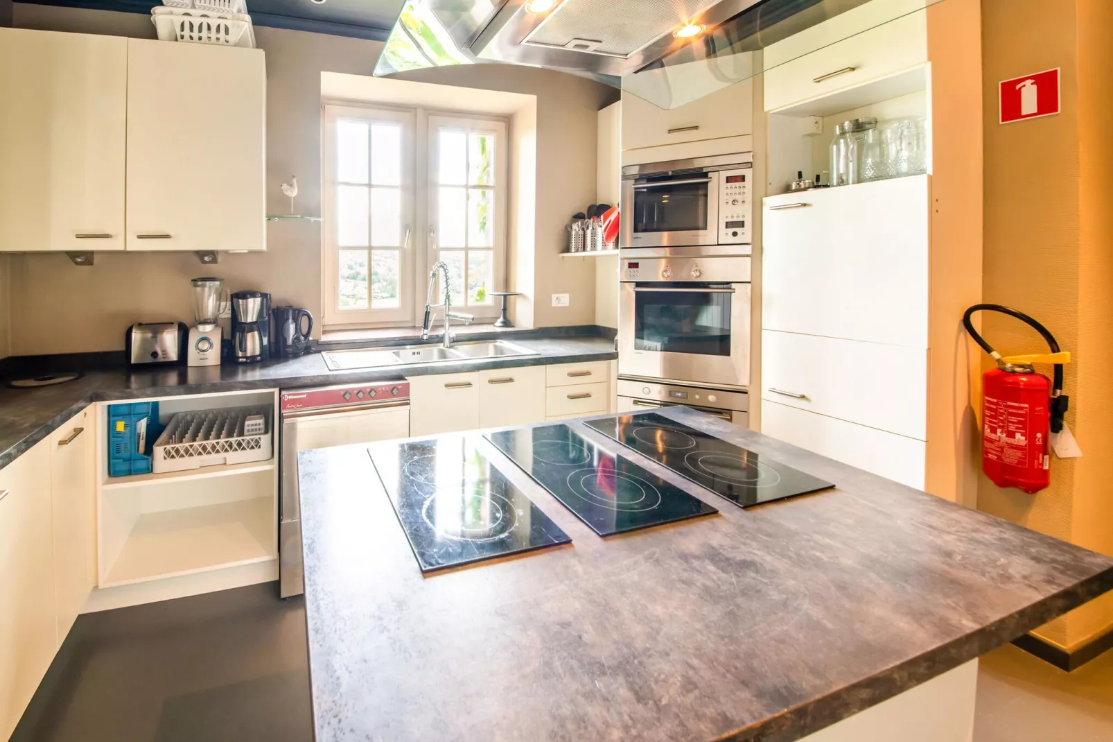 Le Chateau de Balmoral-Kitchen