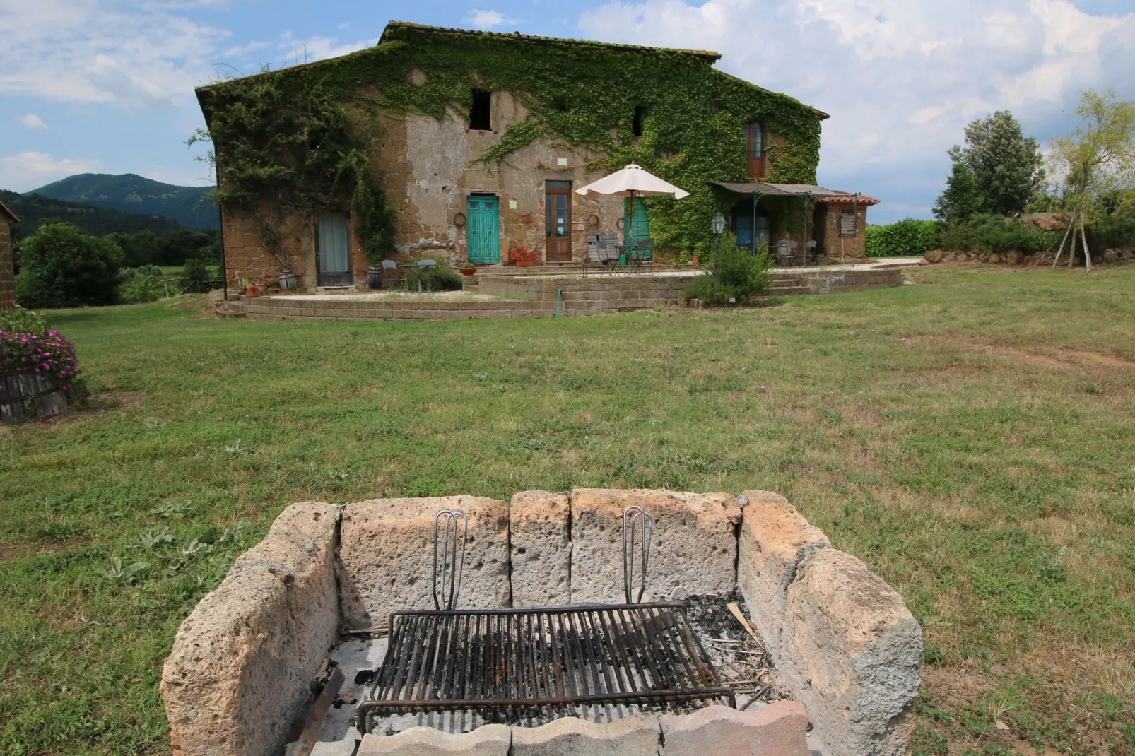 Sorano-Gardens summer