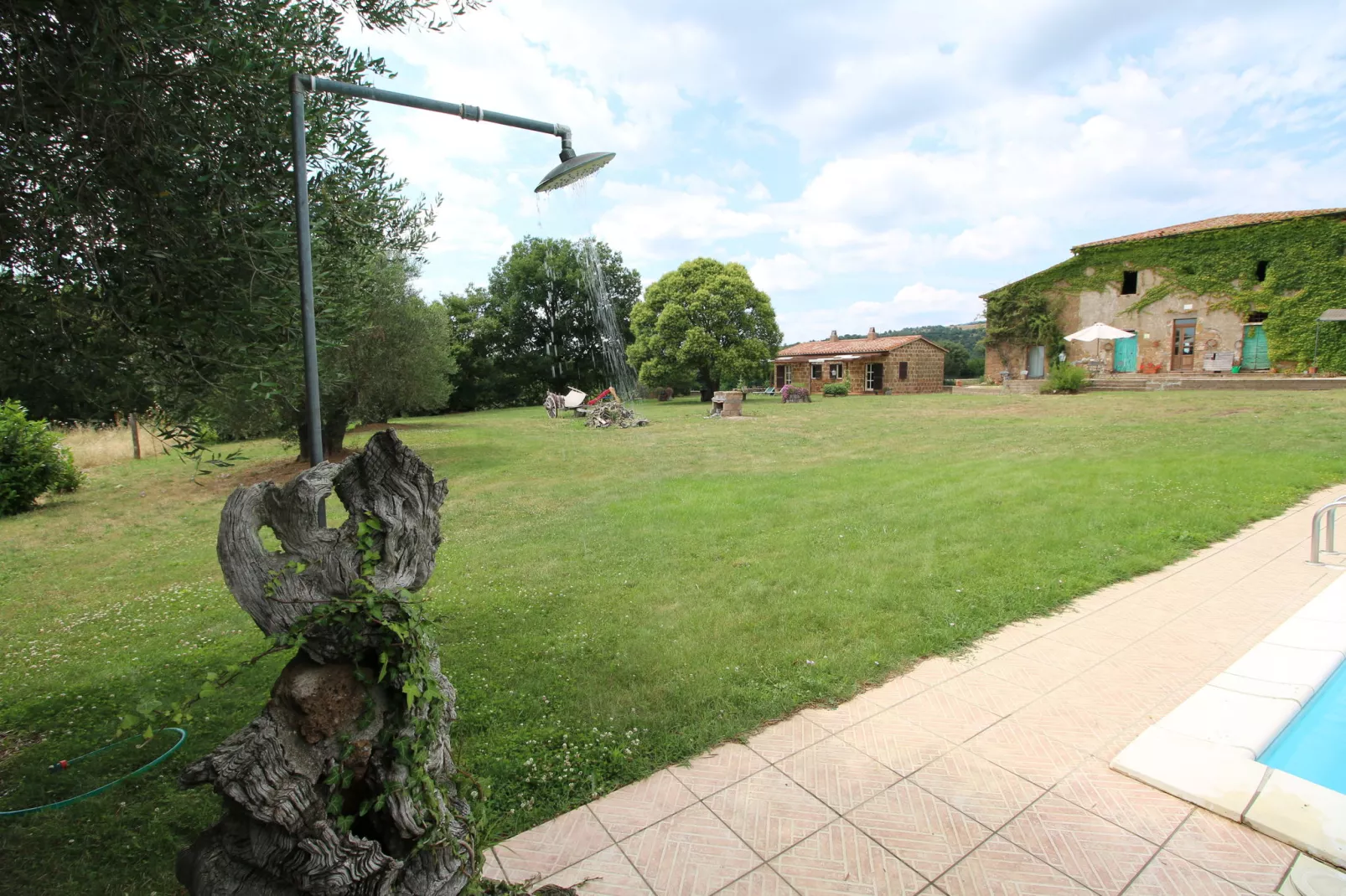 Sorano-Gardens summer
