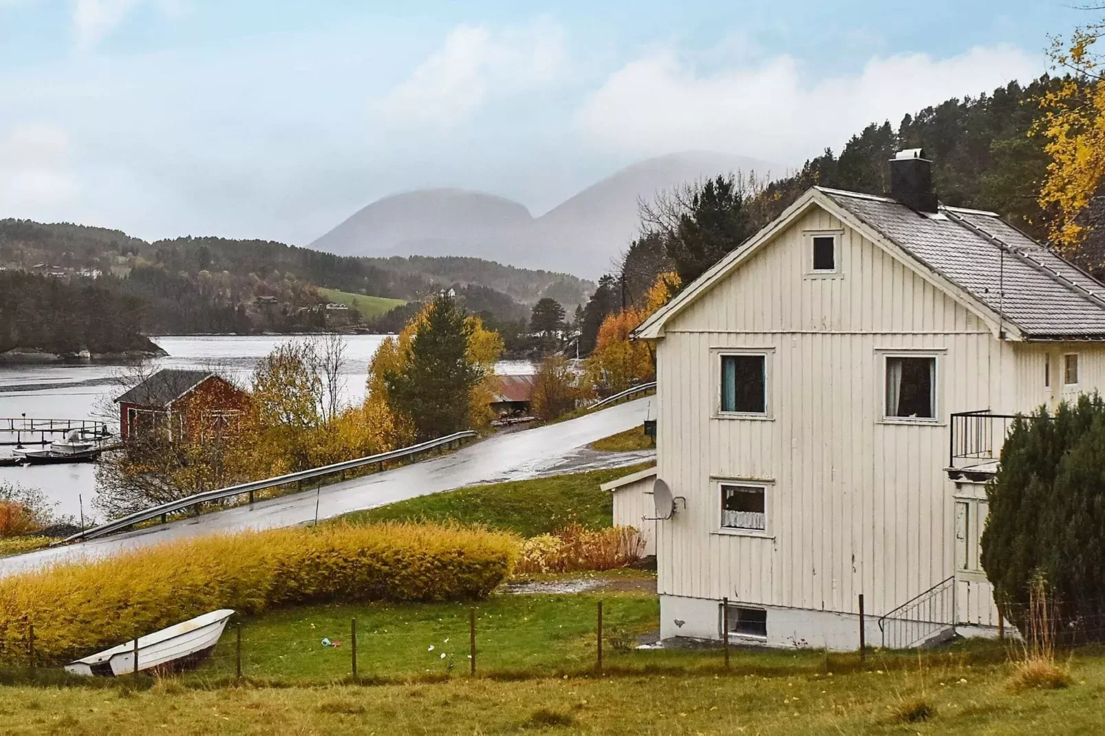 53381 VÅGLAND-Water view