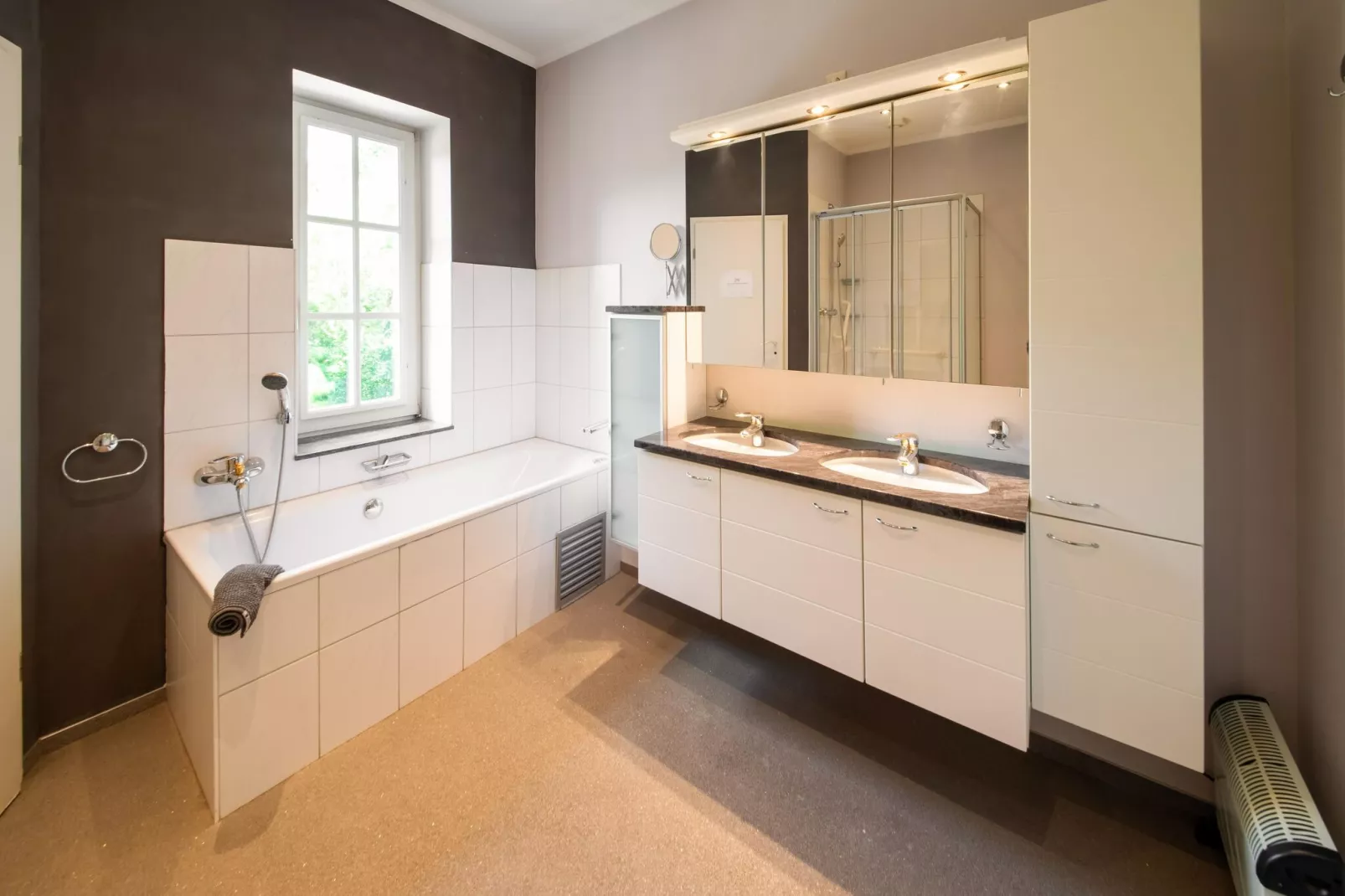 Le Chateau de Balmoral-Bathroom