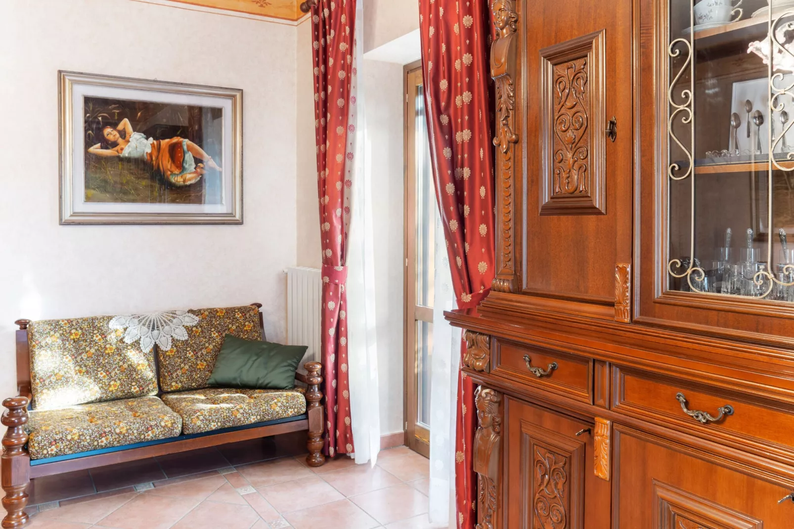 Appartamento in Villa con Giardino e Piscina-Living room