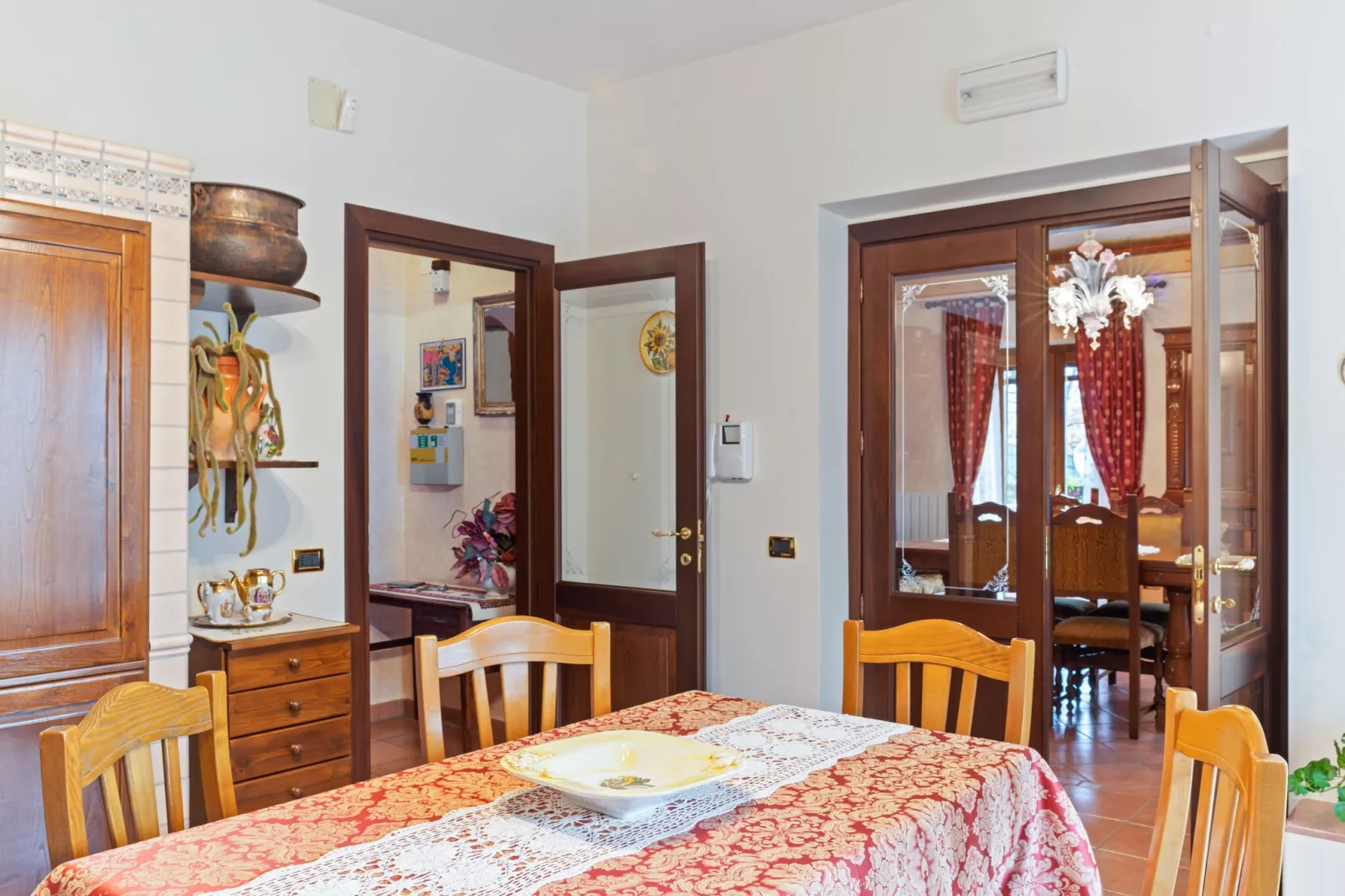 Appartamento in Villa con Giardino e Piscina-Dining room