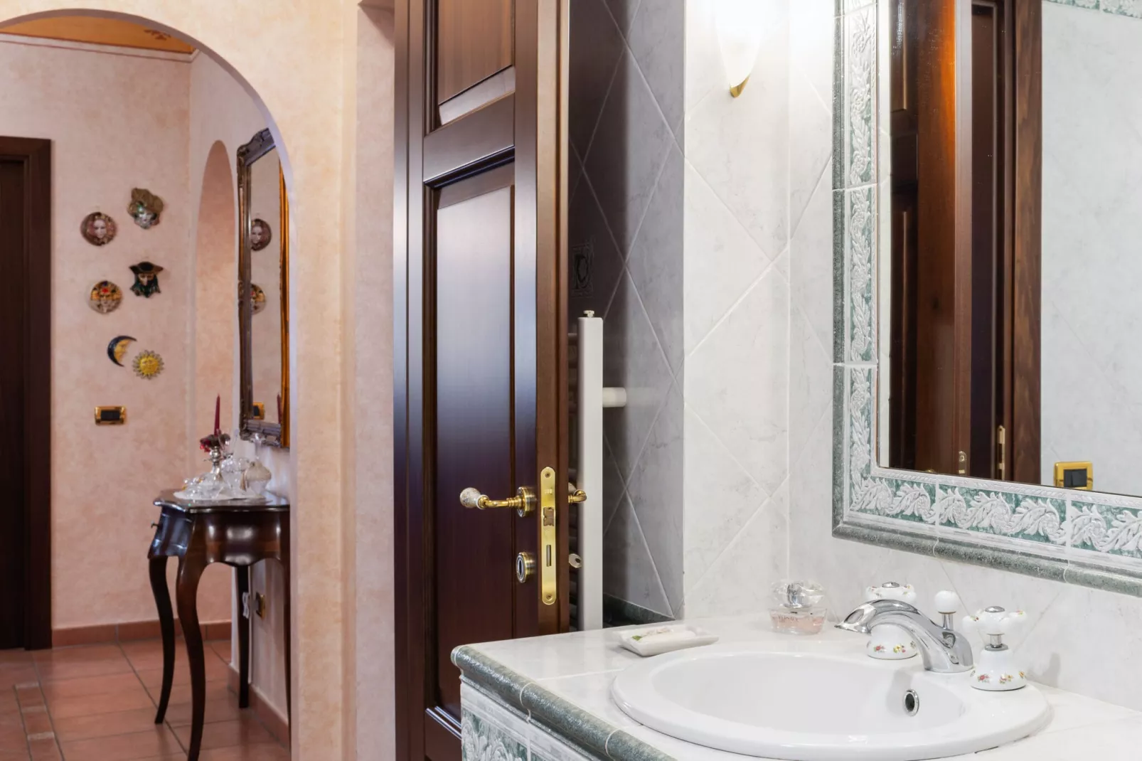 Appartamento in Villa con Giardino e Piscina-Bathroom