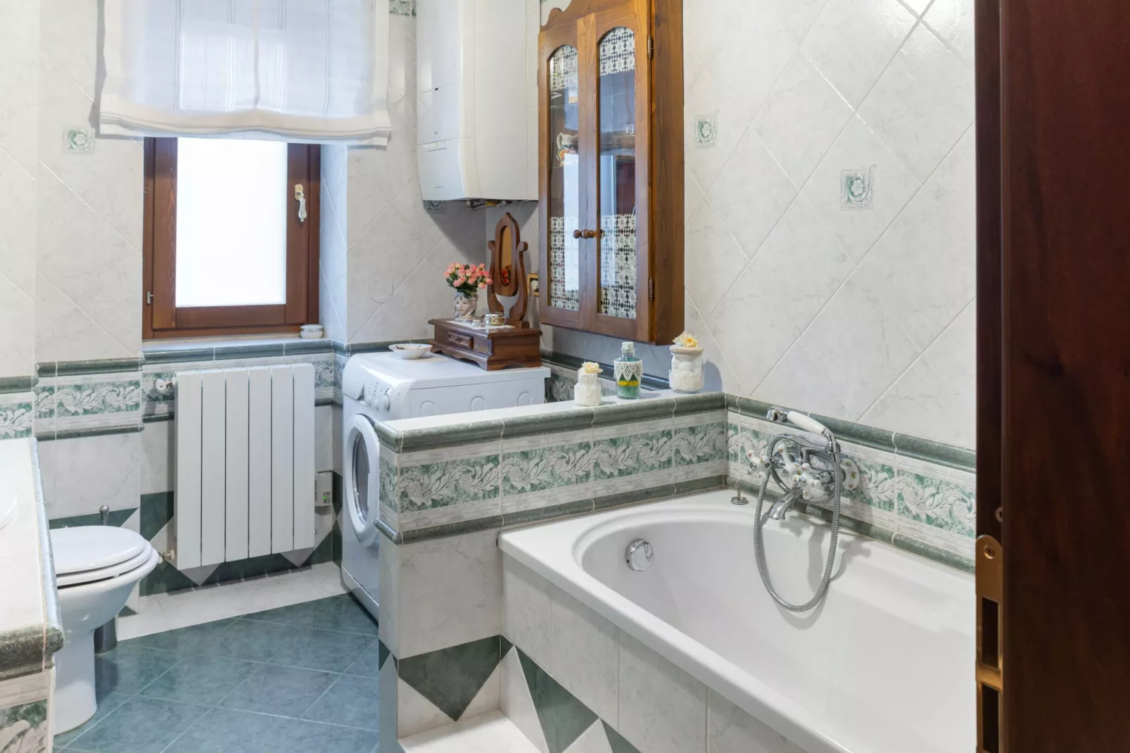 Appartamento in Villa con Giardino e Piscina-Bathroom