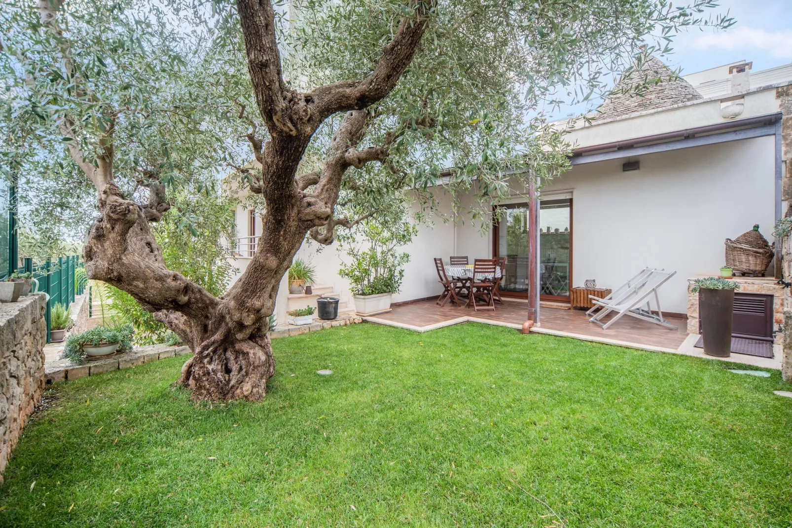 Trullo dell'Ulivo per Tre-Gardens summer