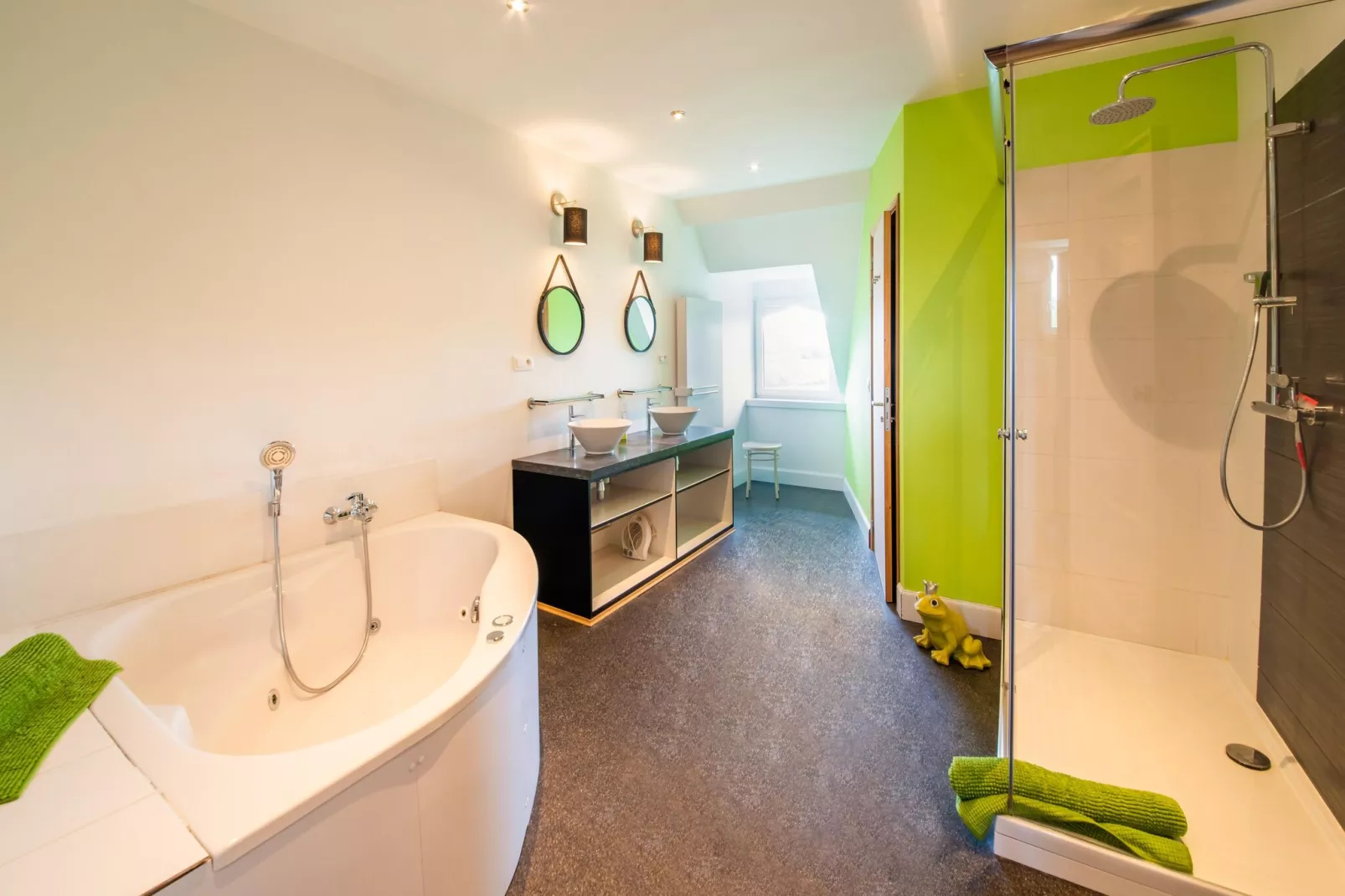 Le Chateau de Balmoral-Bathroom