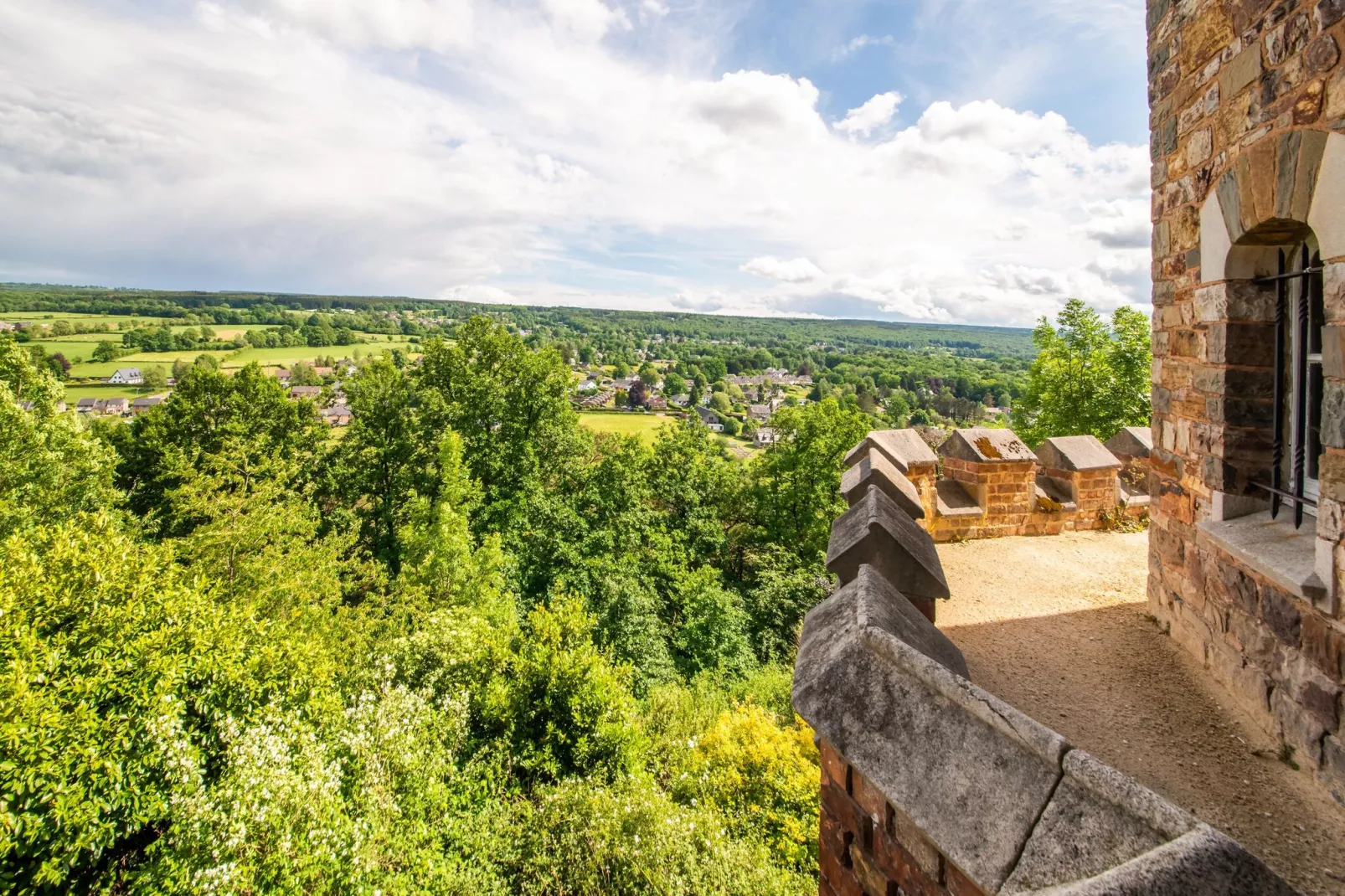 Le Chateau de Balmoral-View summer