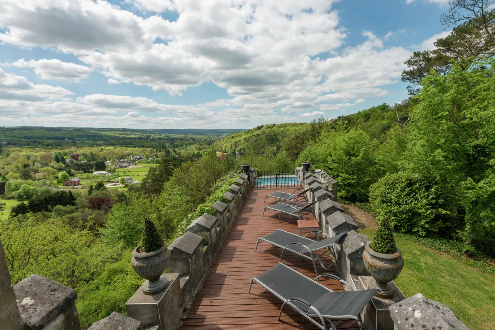Le Chateau de Balmoral - 22 pers-Terrace balcony