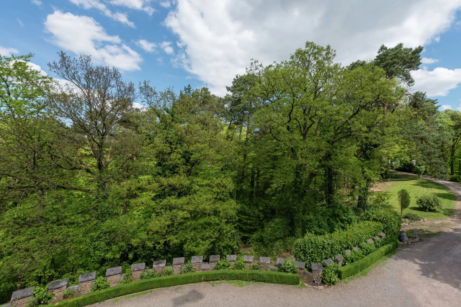 Le Chateau de Balmoral - 22 pers-Gardens summer