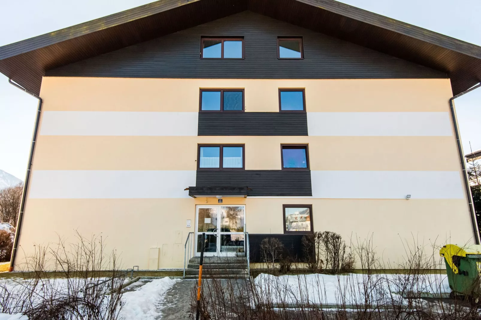 Lake Apartment Yunique-Exterior winter
