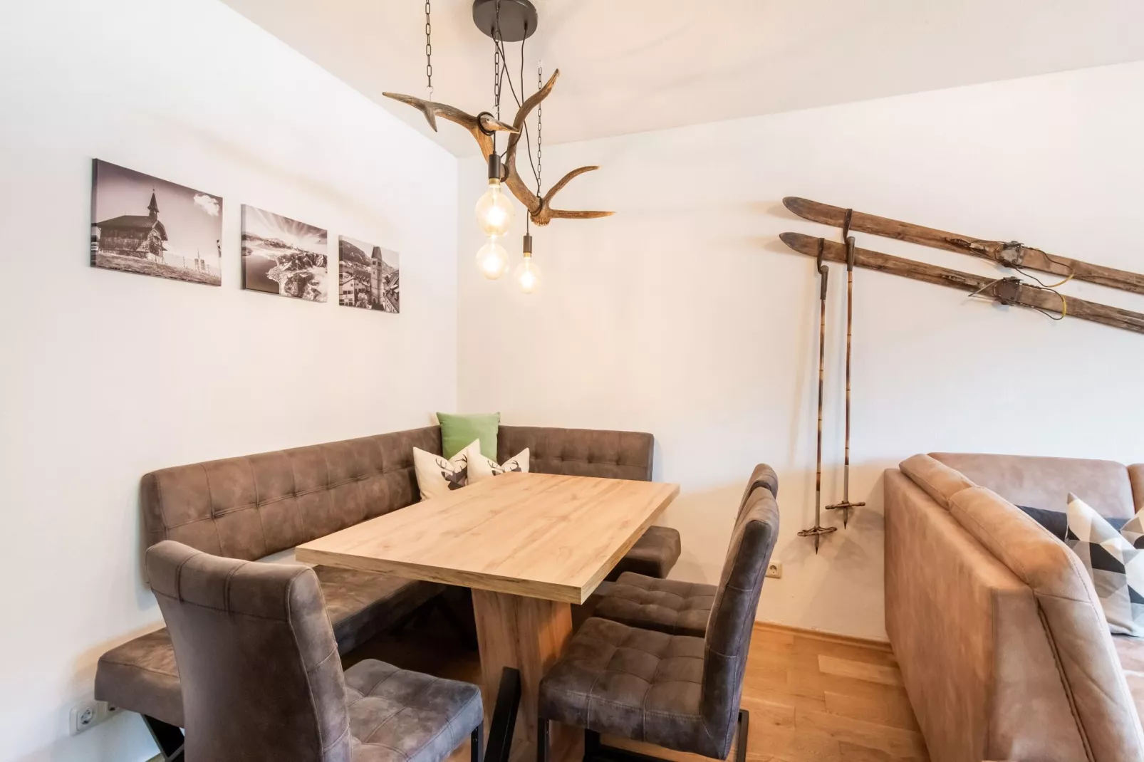 Lake Apartment Yunique-Dining room