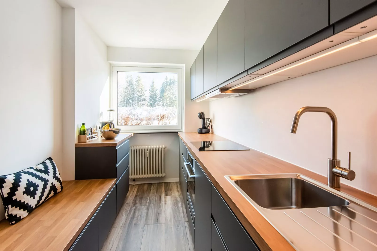 Lake Apartment Yunique-Kitchen