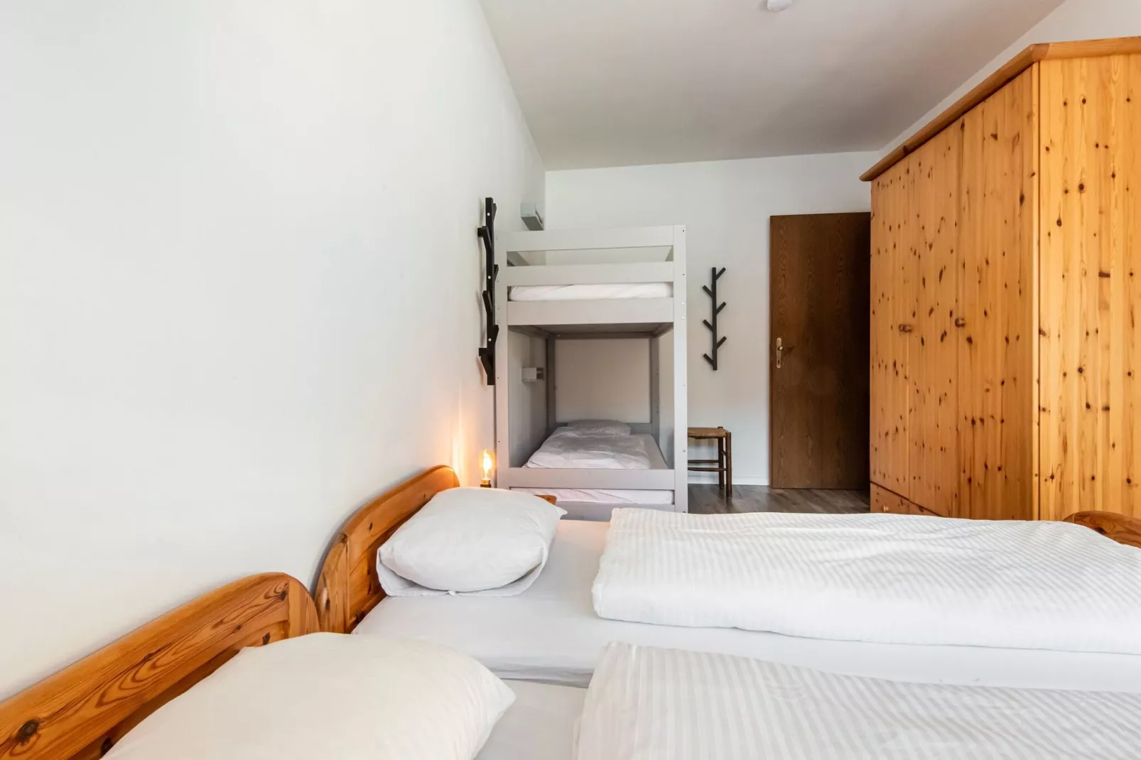 Lake Apartment Yunique-Bedroom