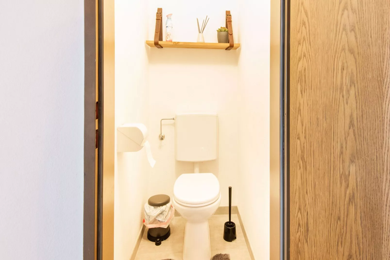 Lake Apartment Yunique-Bathroom