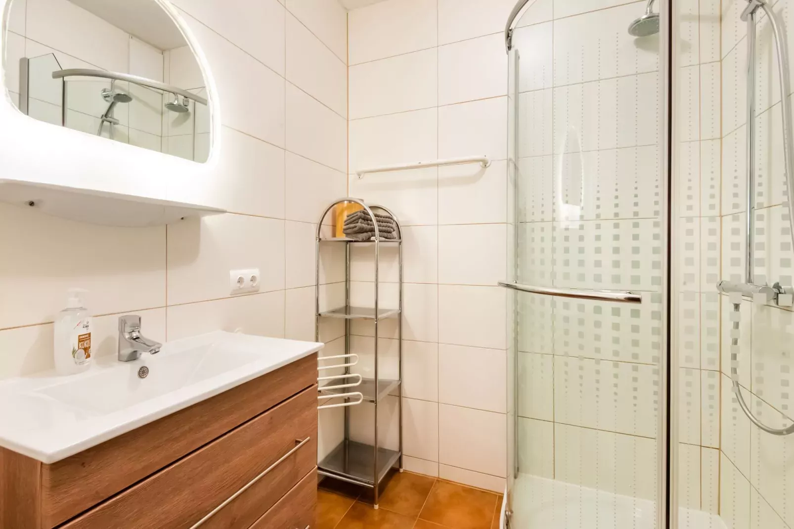 Lake Apartment Yunique-Bathroom