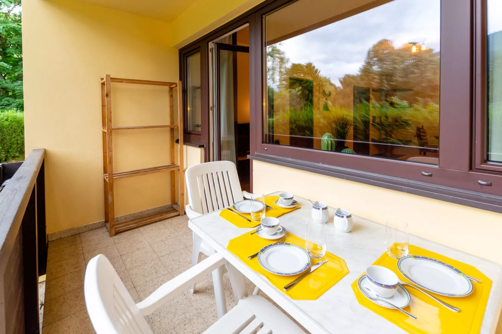 Lake Apartment Yunique-Terrace balcony