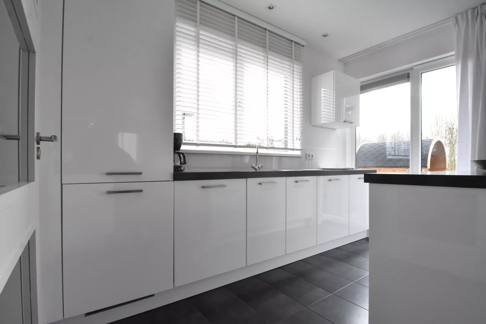 Villa Black & White Harderwijk 209-Kitchen