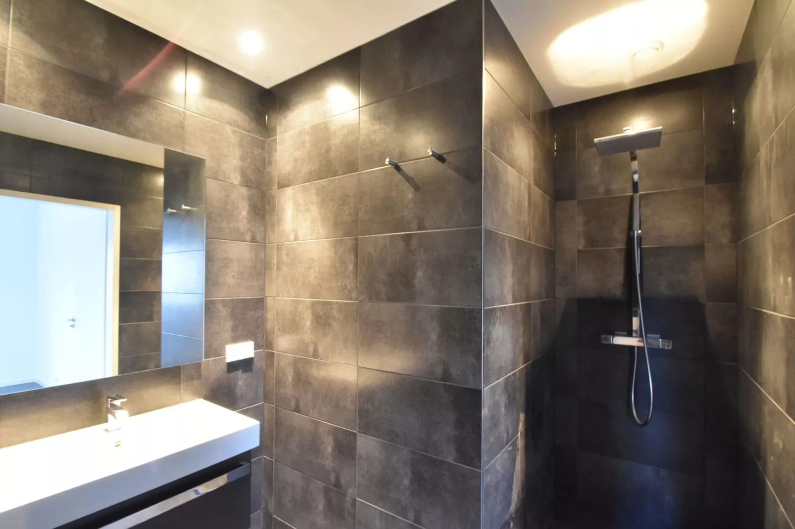 Villa Black & White Harderwijk 209-Bathroom