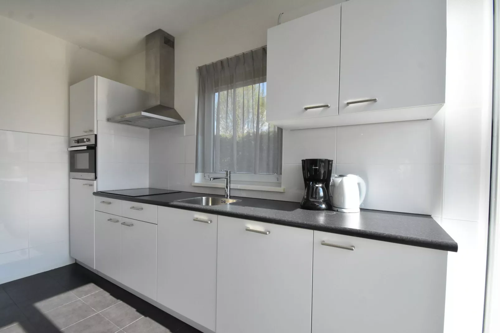 Villa Sunshine Harderwijk 234-Kitchen