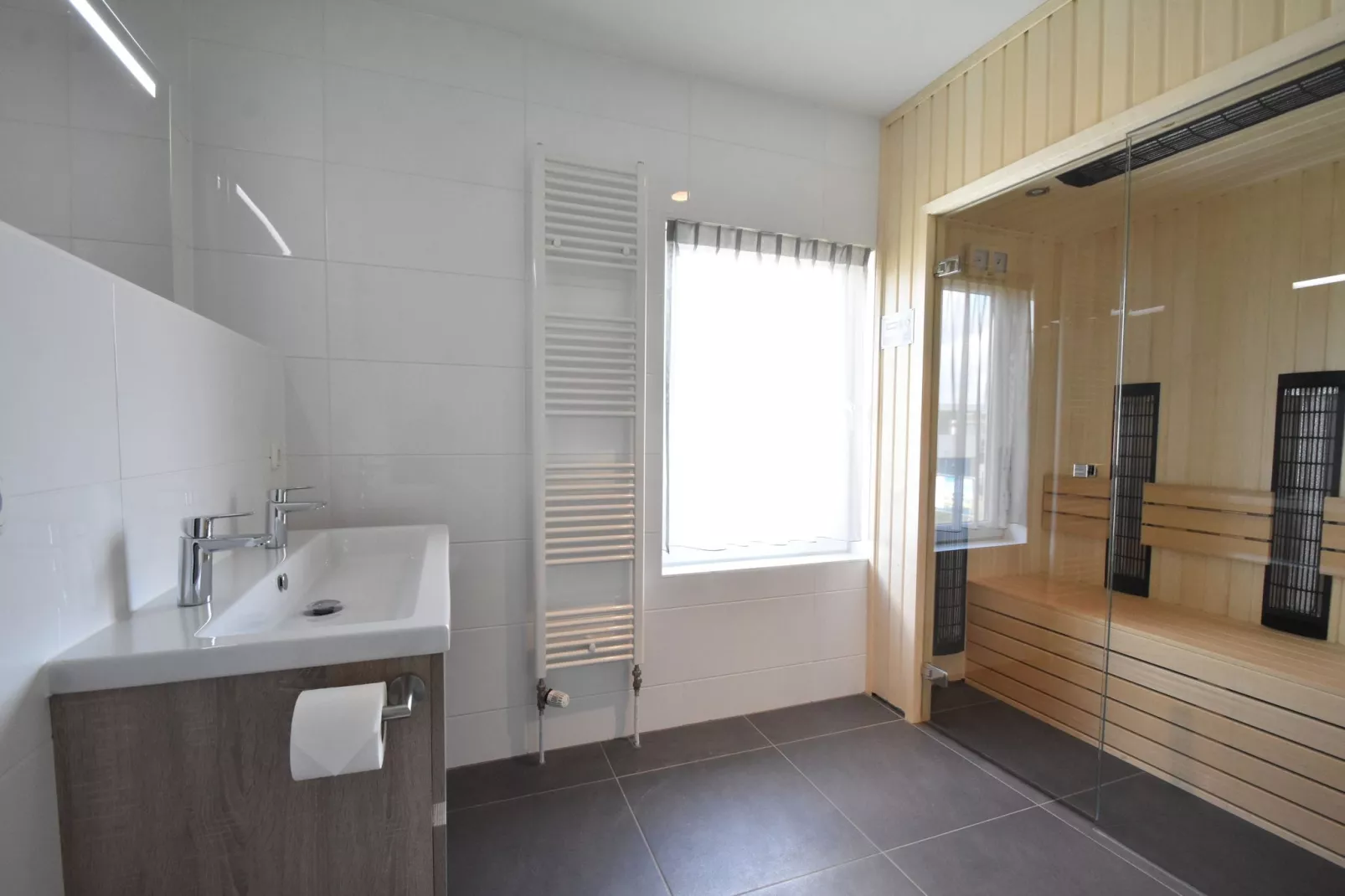 Villa Sunshine Harderwijk 234-Bathroom