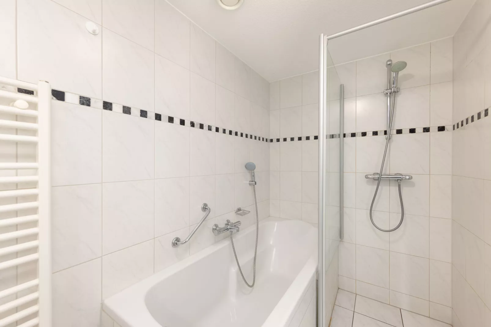 De Veluwse Hoevegaerde 5-Bathroom