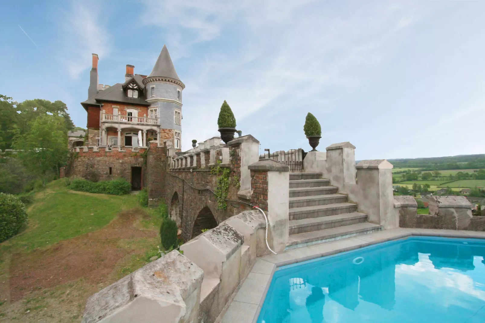 Le Chateau de Balmoral - 34 pers-Exterior summer