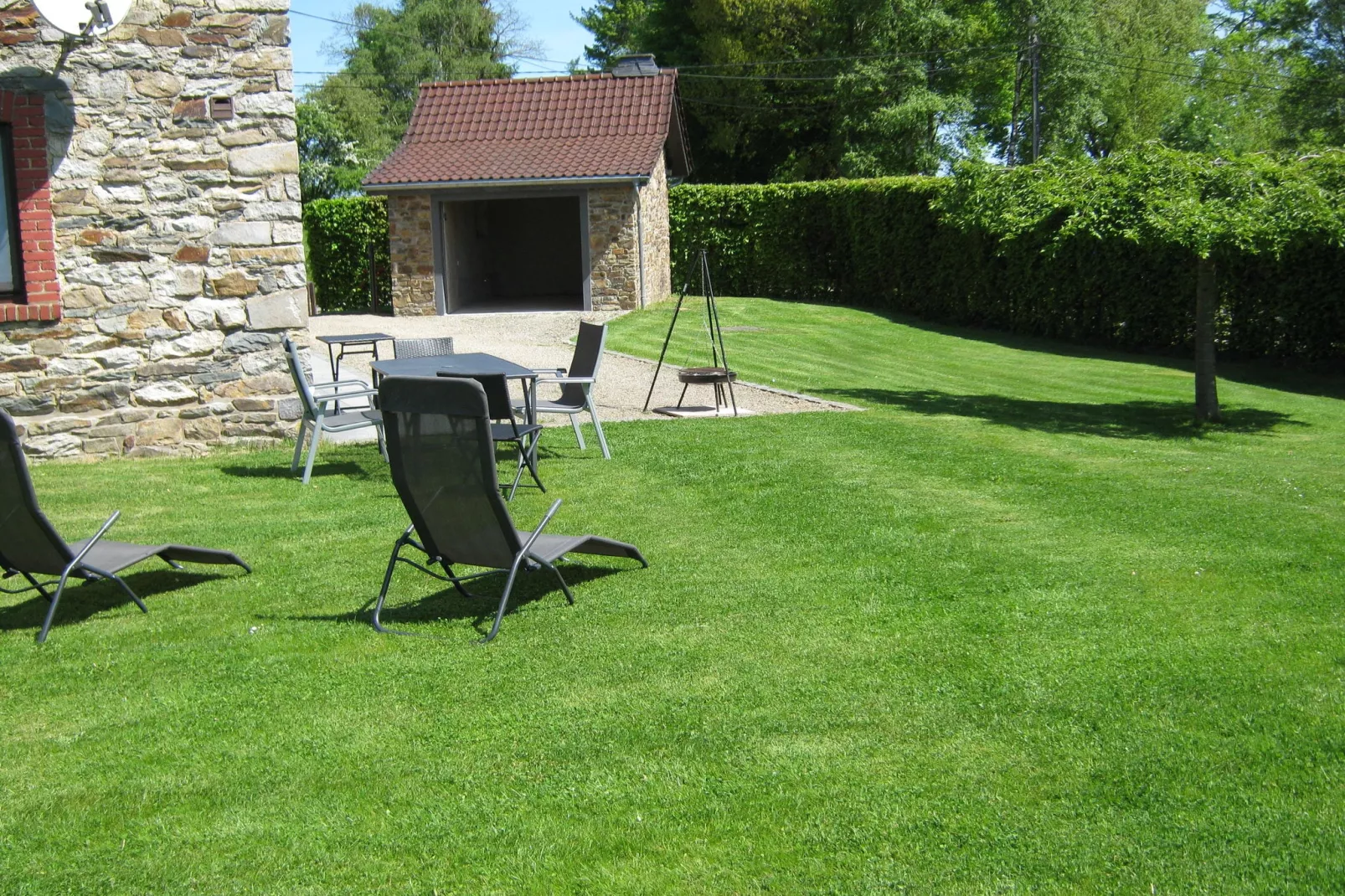 Haus Kohn-Gardens summer