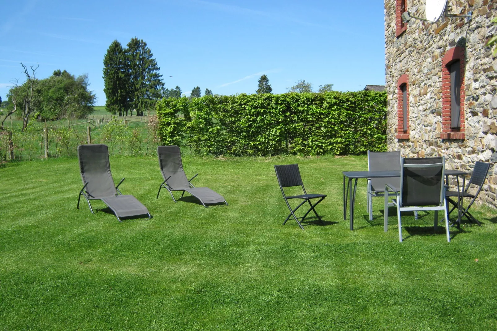 Haus Kohn-Gardens summer