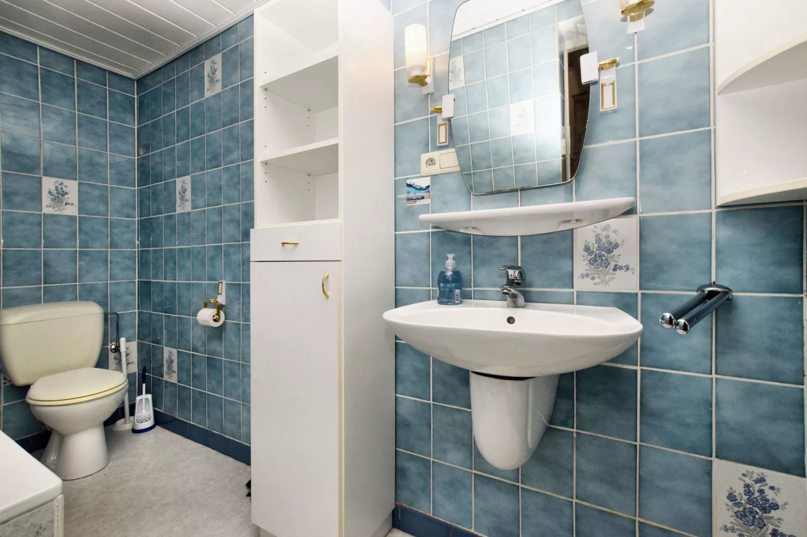 Haus Kohn-Bathroom
