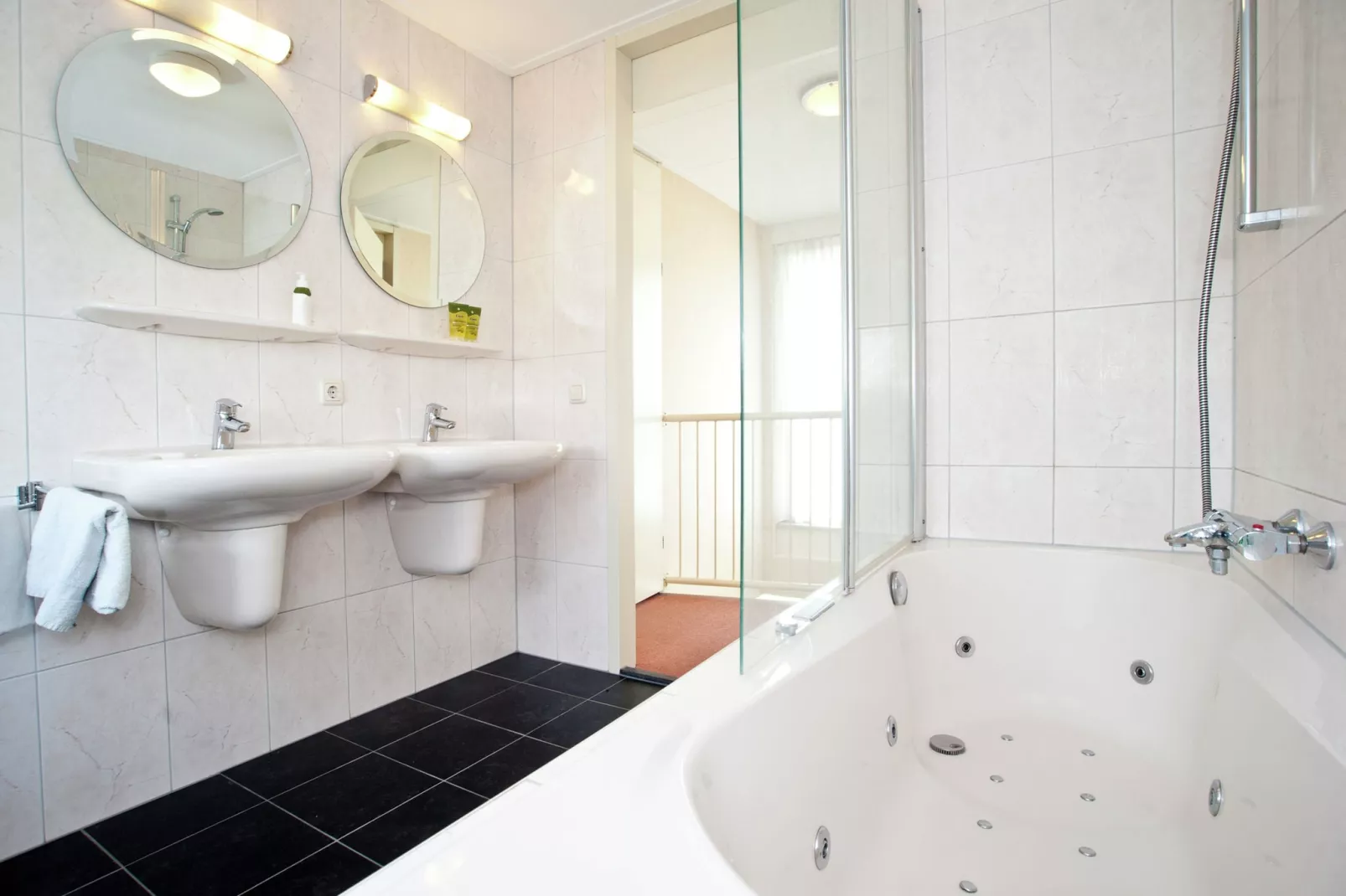 Garden Villa 4 pers-Bathroom
